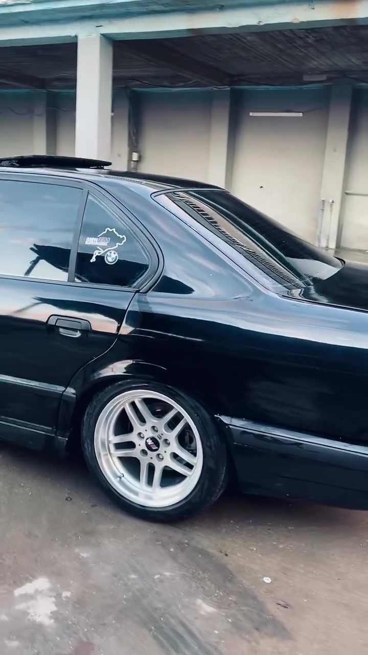 BMW.  موديل. 1991 بيلاد 520 گئر عادي گير محرك بشرط سياره مابي دعم عام بخ المجالية كوشن جلت و  رقم  اربيل تحويل بشرط سعر 48 و مجال    رقم تلفون  ***********
