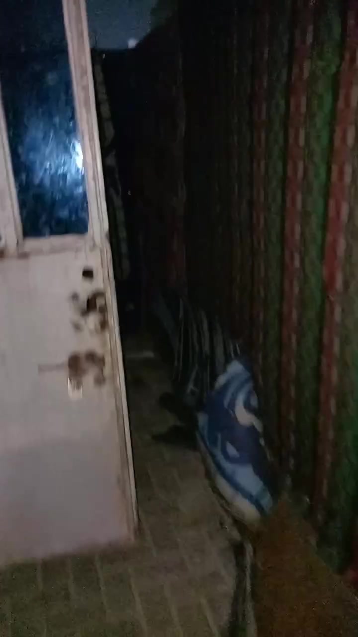 نص شقه ايجار ب٢٥٠ بيها غرفتين او صحيات او مطبخ وحديقه قريبه على مقبره اليهود مقابيل ملعب الشقق ***********
