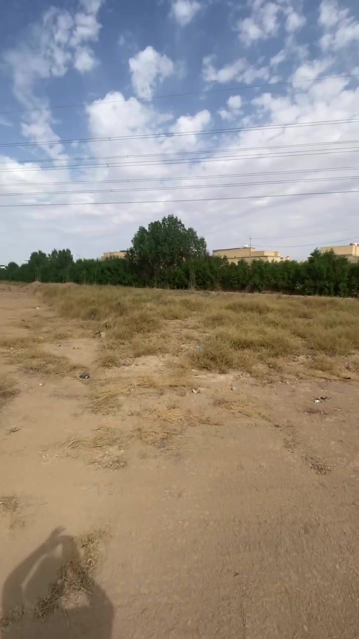 قطعت ارض البيع مساحه 400متره وليريد 2ابيع    ركن على شارعين عنوان حي بتول طاقه كهرباء  الستفسار ***********
