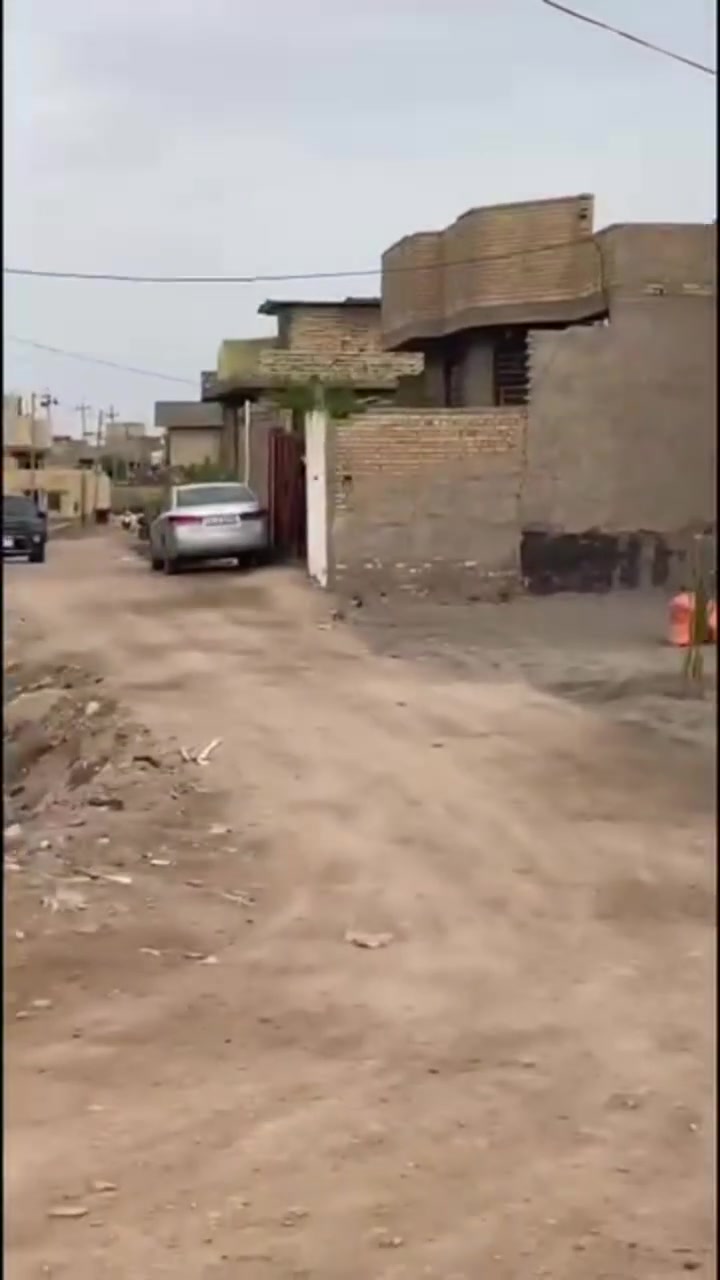 السلام عليكم
بيت للبيع مساحة 200 متر سند 25 العنوان كربلاء طويريج ع الشط قرب دكتور قتيبة
يحتوي على
استقبال 7*4
صاله 6*4
كراج كبير حديقة
مطبخ و غرفة منام صحيات داخلية وخارجية مناور عدد 2 
للاستفسار
***********

