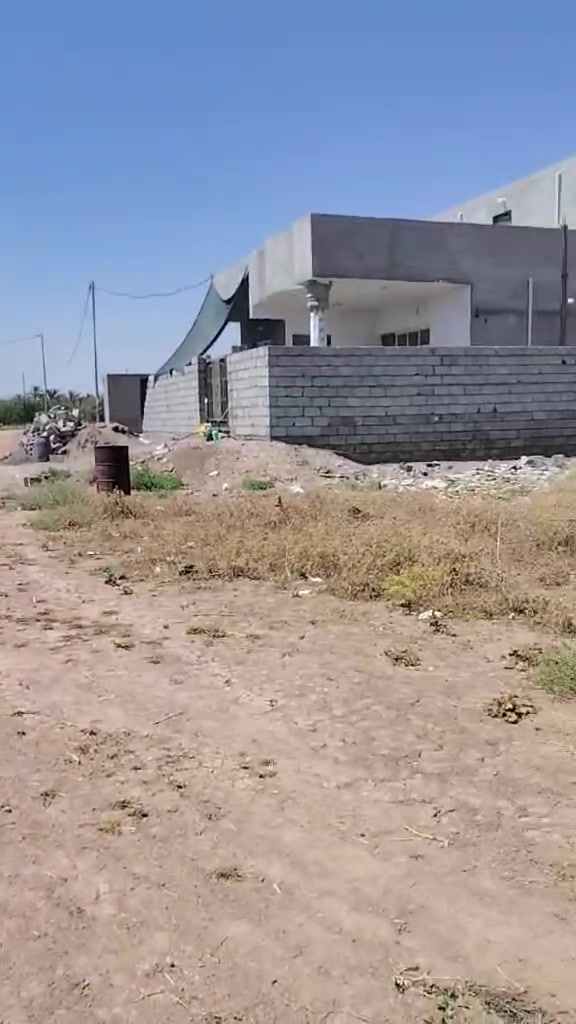 سلام عليكم ورحمة الله وبركاته قطعة البيع مساحة 250متر بعقوبة منطقة السود ***********
