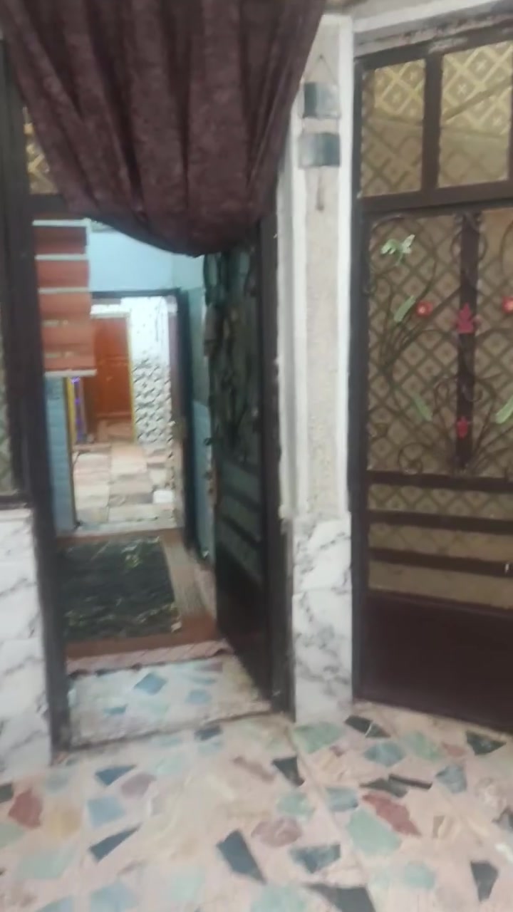 السلام عليكم بيت للبيع مساحه 100م سبع اقصور  شارع حزب الدعوة مقابل حسينيه الثقلين للاستفسار الاتصال على الرقم ***********
