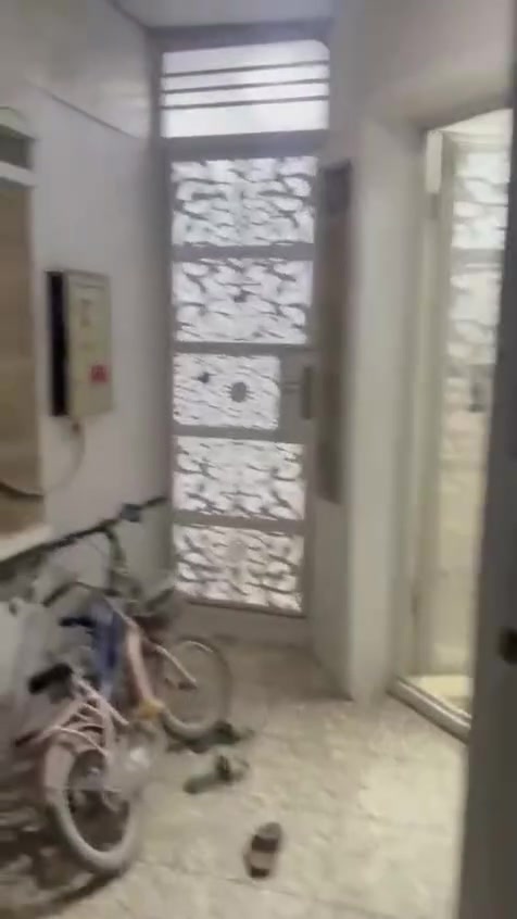 دار للبيع زراعي حي تونس بيت سعيد قرار 25 موقع مميز ملاسق مع سكني
طابق الأول يحتوي على طرمه وصاله ومطبخ حمام منور وغرفه نوم

طابق ثاني يحتوي على غرفه وحمام بيتونه وسطحين

البيت جاهز لسكن الاستفسار ***********
