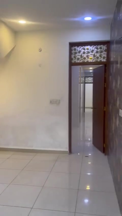 بيت 80 متر للإيجار نضيف جدا
صاله + نوم 2 + مطبخ + خدمات 
الدولعي قرب صيدلية الغسق 
مكتب الجبوري ***********
