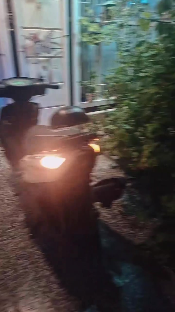 السلام عليكم دراجه GTR ثعلب بوشه ٥٨ شلعه و معدل بيها تزويد نواعم عظم سكليتر فراك بريك قبق مروحه تعلاكه كهربائيتها شغاله الاضويه زينون عالي و ناصي الدراجه خير من الله مطلوب مراوس شعندك نزل العنوان بغداد حي الجهاد ***********
