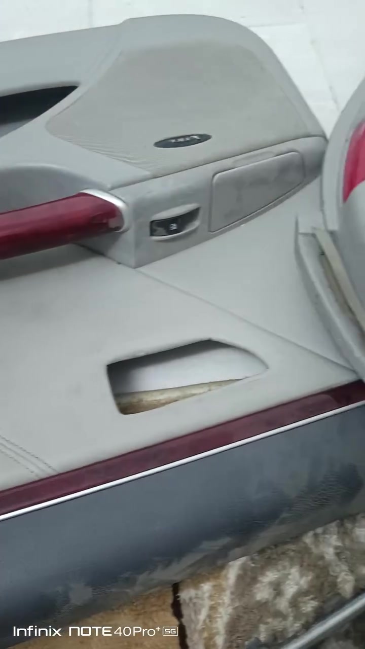 بطاين باب خلفيات فقط ازيرا من موديل ٢٠٠٦الحد 2011كاملات مع كنترول جدد
زوج اثان فقط خلفيات لون رصاصي  سعر الزوج 90
تواصل واتساب***********

