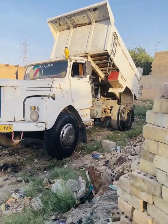 سلام عليكم سكانيا 111 للبيع موديل 79 مكينه12 سوبر  خير من الله كير ١١٣  تخم تايرات بدي جديد اكسن خفيف سياره بلاديه وحلوه كهربائيات كله شغاله رقم تأميم صدامي شراي خابر عالرقم ***********
