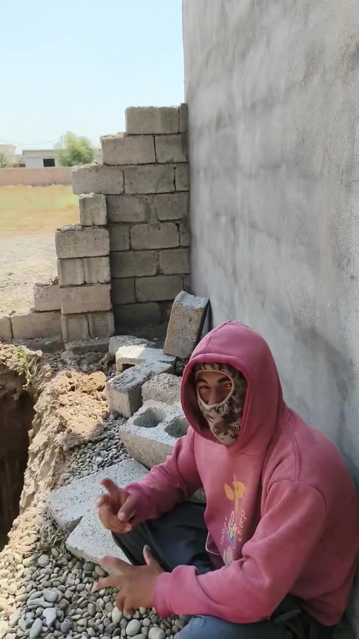 السلام عليكم ورحمة الله وبركاته شقل درجه اولى رقم واحد بيوت ستاير سياجات منهولات صحيات واسعار مناسبه جدن وشقل هندسي ولماعنده يستاهل فزعه خابر ودلل وين ماجان شقلك نجيك رقم الهاتف *********** ابو تبارك
