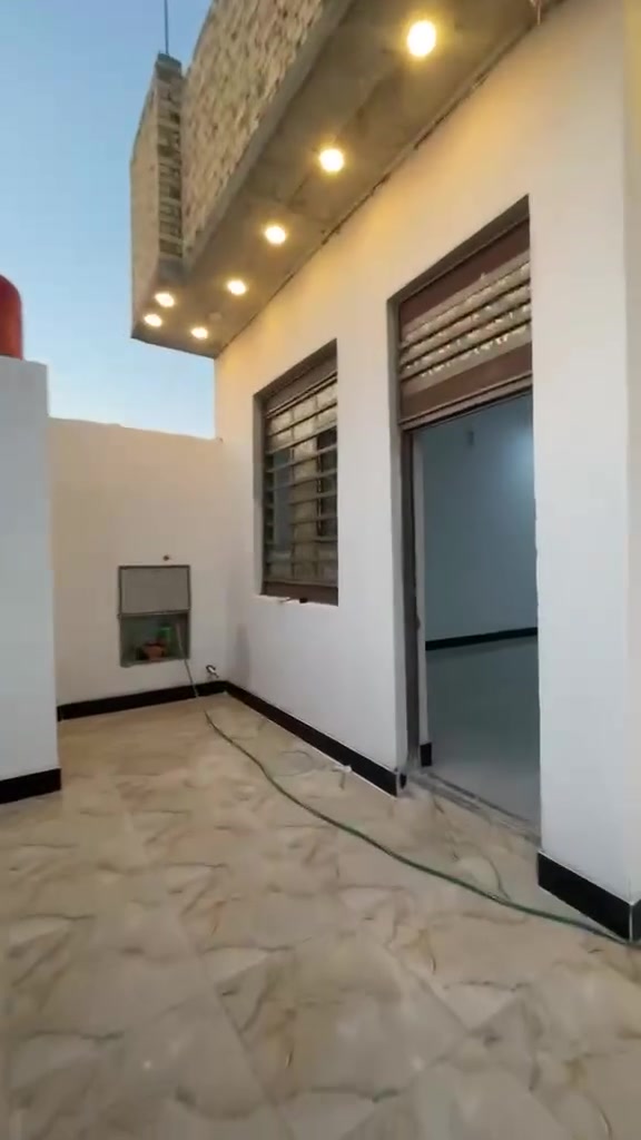 السلام عليكم عندي بيت حلو ومرتب بشارع عشرين مقاطعه 56بيت مرتب رقم مبصم علي بيت مكفول من كلشي بناء🏫 حديث مساحته 200سعر بيت ١١٥مليون وبي مجال شراي ***********
