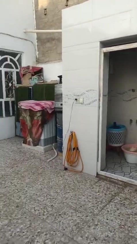 بيت 100متر للبيع بيه غرفه ومطبخ حار بارد وصاله وستقبال وطارمه بنيان نظيف حي الرحمه شارع المختار الثقفي المقرنص الجديد قريب على شارع عشرين للاستفسار *********** حسين ابو براء

