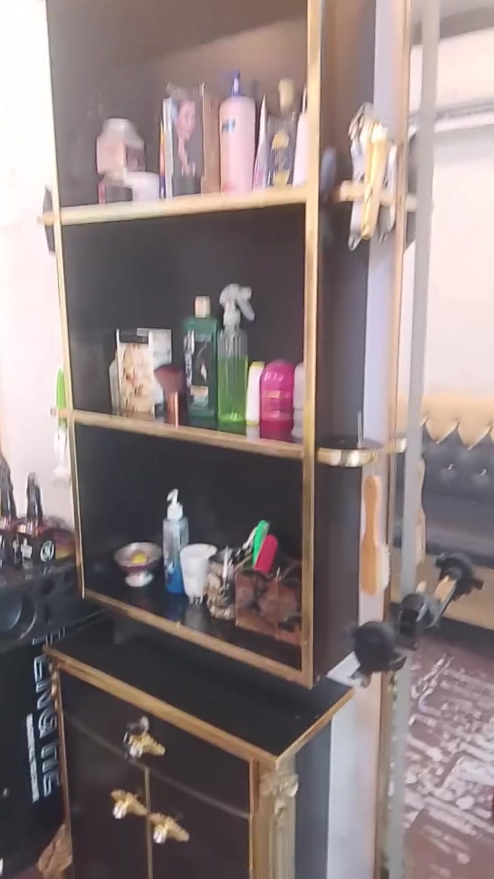 السلام عليكم غراض حلاقه مرايات عدد 2الكراسي عدد 2 انضاف أخو جديد. شوف بعينك ونتفق تمام السعر مليون او 100العنوان كربلاء حي الأطباء مجاور مطعم الحسناوي *********** ملاحظة المريخ لدات يعني شي مرتب لحياتي للجميع

