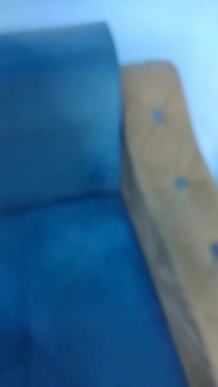 غراض للبيع شلع عنواني حي اور

نص مكتوب في الصور:
- Shot on AWESOME A70