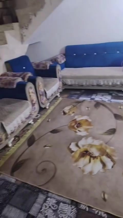 السلام عليكم بيت للبيع
شارع الزوراء قرب مولده ابو فواد 
زراعي المساحه 165 واقع حال 200 متر 

يحتوي عله 
غرفه نوم عدد2 
استقبال 
هول 
مطبخ 
منور حمام 
الاتصال عله الرقم ***********
