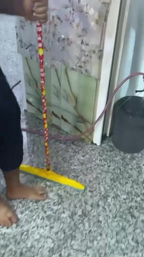 شقة طابق اول (وليس ارضي)
الدوره زراعي ابو طيارة 
غرفتين صالة وصحيات
للاستفسار الاتصال على الرقم ***********
