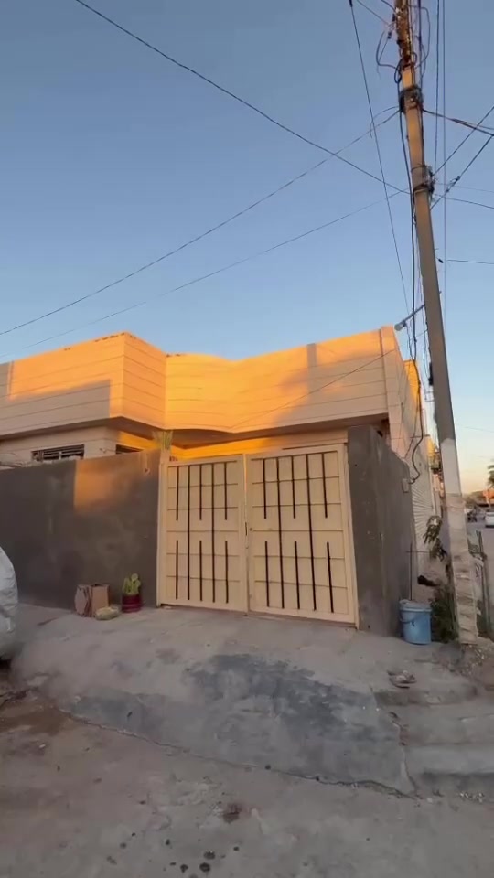 للبيع بيت طابو صرف بيع مستعجل ركن مساحه 200متر 
حي العسكري منطقة ال 12 السعر 165 مليون 
استفسار اتصال 
***********
***********
