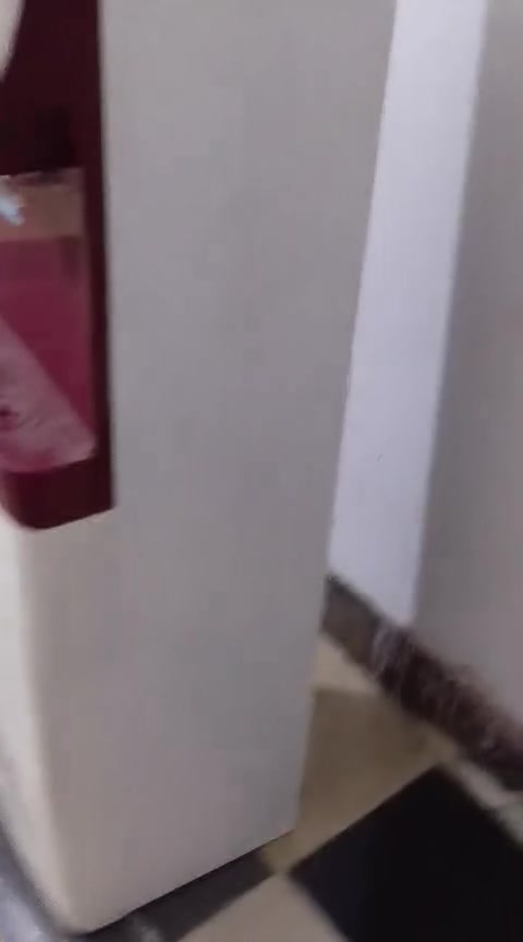 عندي براد ماي للبيع صناعته كوريه خوش صناعة مامستعمل جديد بسعر مناسب بس ٢٢٥ والتوصيل ٥ الي. يريده يتفضل خاص وهذا رقمي *********** 
وتحياتي لكم
