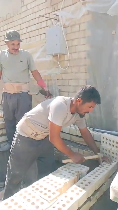 خلفه بناء طابوق وفرمستون و ترميم البيت ولط سمنت وتفليش البيت وشغل درجه 1وزن ليز لتزام بل عمل *********** متفراغ حالين
