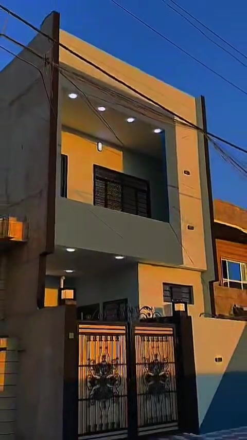 دار للبيع 🏠🏗️
الوقع حي الانتصار شارع 30 من جهه حي الشيماء مقابل مدرسه الشهيد وليد 📍🏫
مساحه 110 متر 📏📐
طابق ونص فول موصفات 🏗️✨
الدار متكون 4 غرف نوم وهول 2 ومطبخ واستقبال وصحيات 🏠🛏️
سند طابو الزهور شرط التحويل 📜✅
خدمات كامله تبليط جديد 🛣️✨
السعر 88 وبي مجال 💰📉
للتوصل والاستفسار الاتصال 📞📱
*********** 📞
*********** 📞
نستقبل جميع العروضات حي الانتصار 🤝🏘️
عقارات الموصل حي الانتصار 🏠🏢
