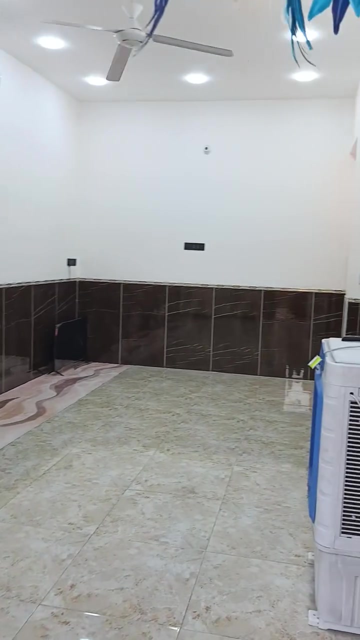 بيت للبيع بل الثعالبه بل 9000 مساحة 100متر 
بناء حديث طابق واحد الاستفسار 
عل هاذا ***********
