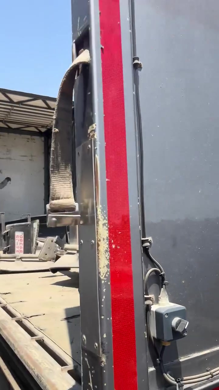 سلام عليكم للبيع فقط بودي فلات مسرحي سقف متحرك مع الصفحه بدون خدش بدون ضرر البودي وكاله جديد 2018 مكان دهوك رقم وتس ***********
