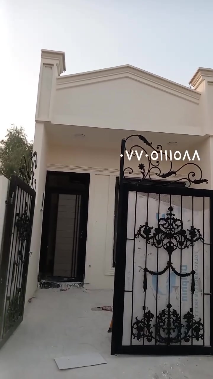 سلام عليكم دار زراعي للبيع ١٠٠ متر حي بدر فرع مول حسين قريب على ماركت المعتز البيت واج ملكي ودكت مركز ومطبخ حار وبارد وغرفتين نوم السعر ٣٧ مليون للاستفسار ***********
