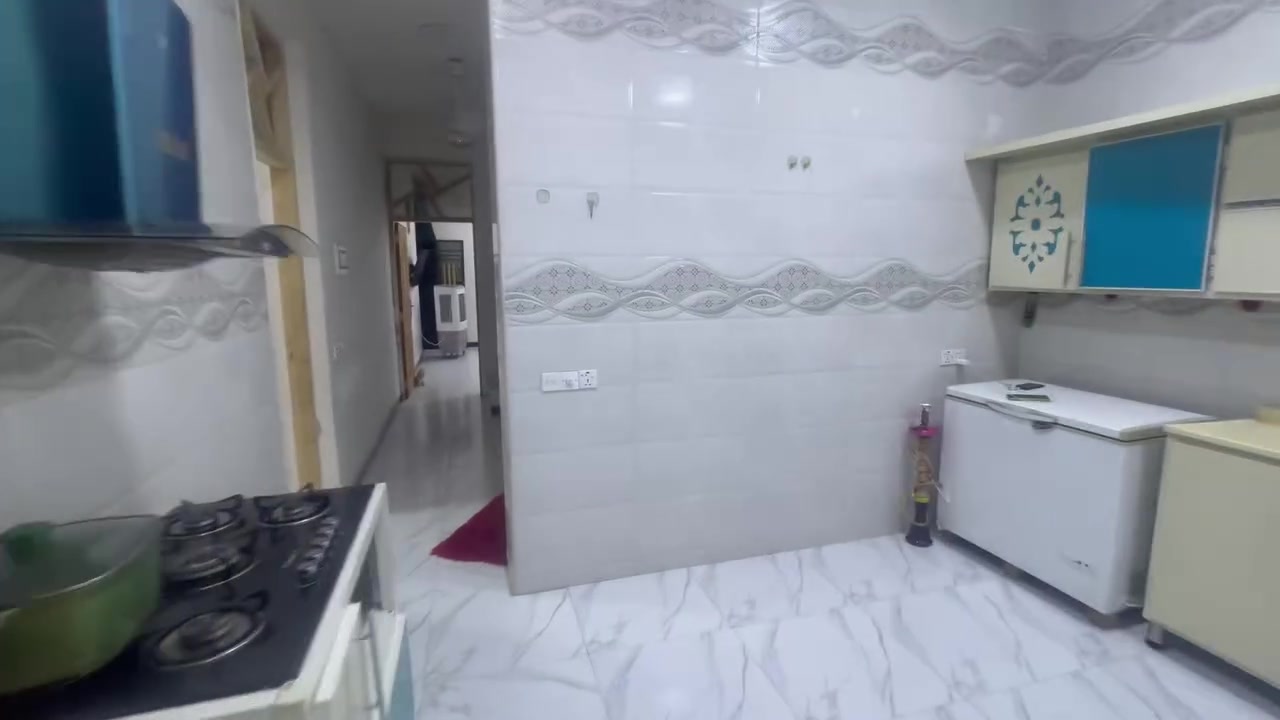 سلام عليكم بيت مساحه 125قاطين تلث غرف فوك بيت كلش نظيف سبع قصور شارع ابو علي سعر 80 وبيه مجال الستفسار على رقم ***********
