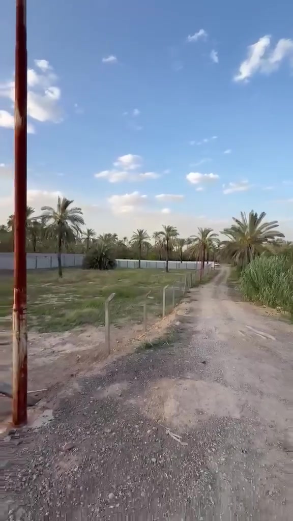 سلام عليكم للبيع دونم طابو زراعي سند ٢٥ موقع جدآ مميز ركن على سدة نهر دجله واجها ٣٣م كامل خدمات مثل ما موضح بالفديو العنوان بغداد المدائن سده الجعارة للاستفسار الاتصال *********** /***********

