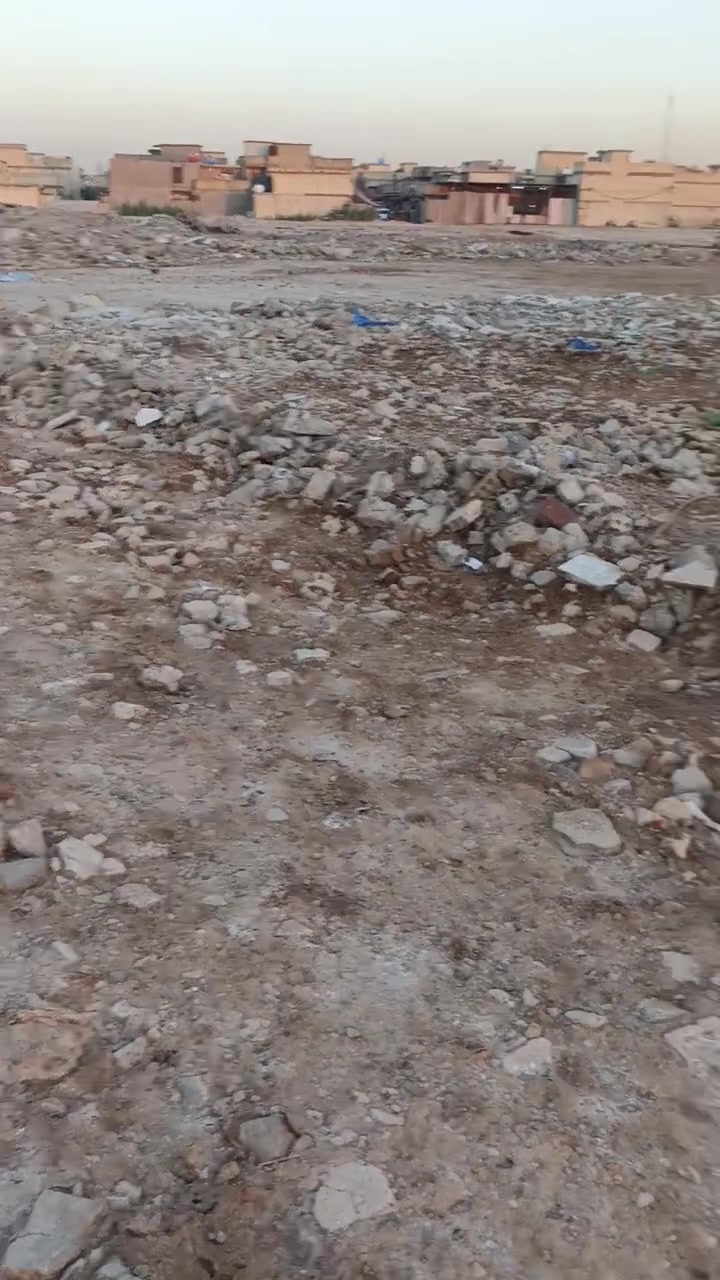سلام عليكم قطعة أرض للبيع المساحه ١٨٠ متر طابو زراعي سند ٢٥ الموقع سبع قصور شارع المشروع قرب المستوصف شارع ٢٠ إلا ستفسار تصال على رقم الهاتف ***********
