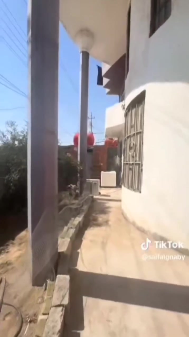السلام عليكم بيت اللبيع ب كربلاء قرب مجمع سيد سماعيل مساحه200طابقين ركن على شارع على تبليط زراعي سند25سعر85وبي مجال ***********
