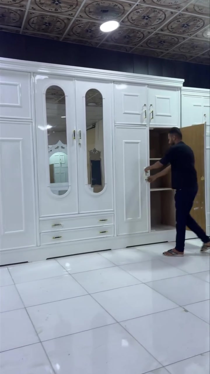 السعر 1.250 الف )الف فقط💴

نجاره عراقيه🇮🇶 100/100

من انتاج معمل ومعرض تاج آلخليج للاثاث ألعراقي ✅

غرفه ست ابواب طابقين ملحق 

الوجه بلوك ام دي اف 5 ملم 

الداخل معاكس زبره 3 ملم 

الضهر جرجوبه ضب براغي 

القاعده بلوك صاج 

طول الكنتور 3 امتار و 60 سم ارتفاع 265 سم 

عرض زاويه الملابس 85 سم بارتفاع الكنتور 

السرير بلوك اسود ست ارجل ثقيل 

تاج الخليج للاثاث ألعراقي ✅

استبدال الغرف القديمه بل جديده

العنوان . بغداد حسينيه المعامل📌

يوجد.خدمه توصيل الى جميع المحافظات 🚚

***********

***********

***********

للاستفسار اتصل واتساب ☎️
