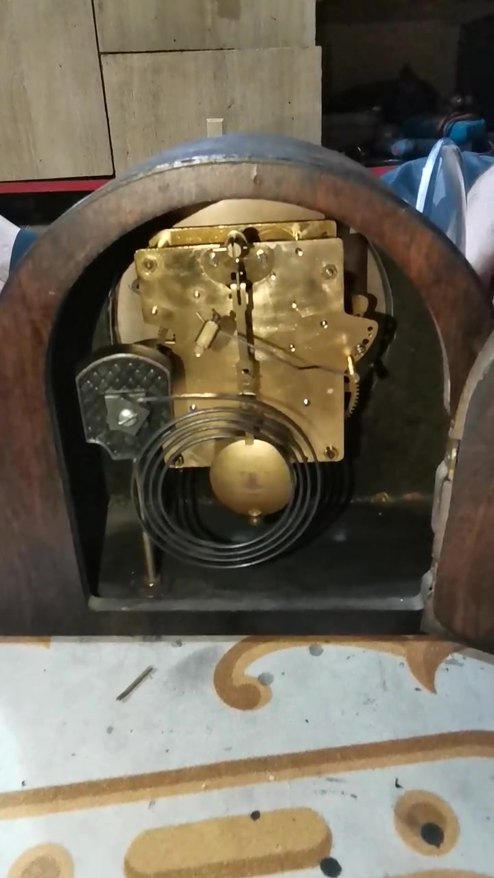 ساعه قبعة نابليون صناعه برطاني نضيفه شغاله سنه الصنع تلاثينات 1930 نوع الخشب بلوط سعر 75 قفل اي استفسار خاص او واتساب ***********.
