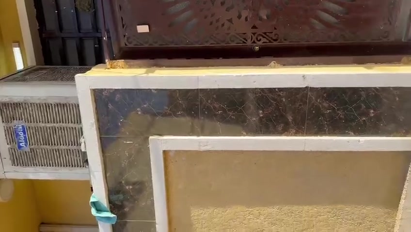السلام عليكم بيت للايجار للايجار 50م طابق ونص صاله وحولي وغرفتين نوم الخطيب الزراعي شارع خوله للاستفسار مراجعة مكتب الصادق للعقار *********** الإيجار 400 الف قرار نهائي صاحب البيت
