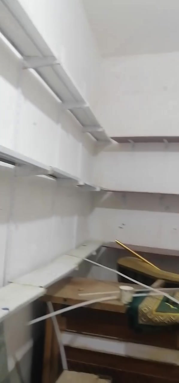 السلام عليكم جام خانه بلاستك 2متر ونص مربع مع رفوف ومكتب بل موصل الايمن العبور التواصل على الرقم ***********
