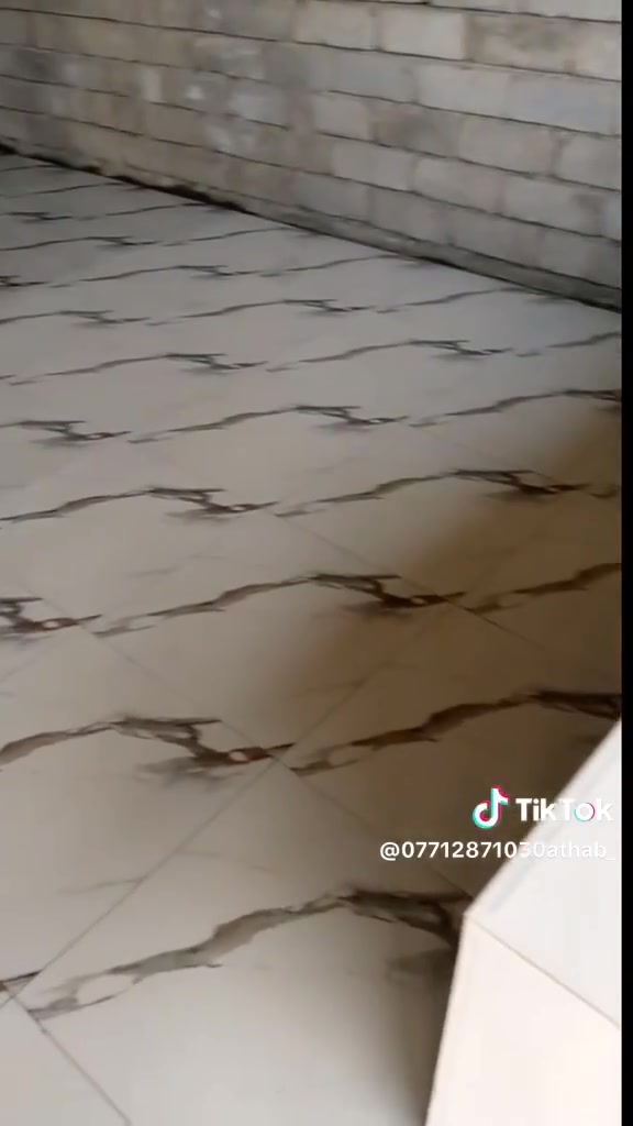كادر سيراميك متفرق شغل نضيف درج أوله شرط
***********

