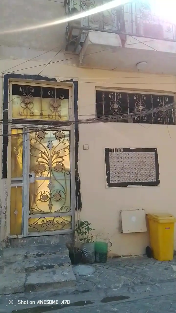 🏠 للبيع بيت في مدينة الصدر – قطاع 45
📐 مساحة البيت: 72 متر
🏢 ثلاثة طوابق
🔹 الطابق الأول:
• مطبخ
• استقبال
• صالة
• تواليت خارجي
• حمام داخلي
🔹 الطابق الثاني:
• 3 غرف
• حمام
🔹 الطابق الثالث:
• غرفة
• سطح
📍 الموقع: مدينة الصدر، قطاع 45
🏡 بيت مرتب ومناسب للسكن العائلي، مع استغلال ممتاز للمساحة.
📞 للاستفسار والتواصل: [***********] فقط واتساب السعر ١٦٠ وبي مجال