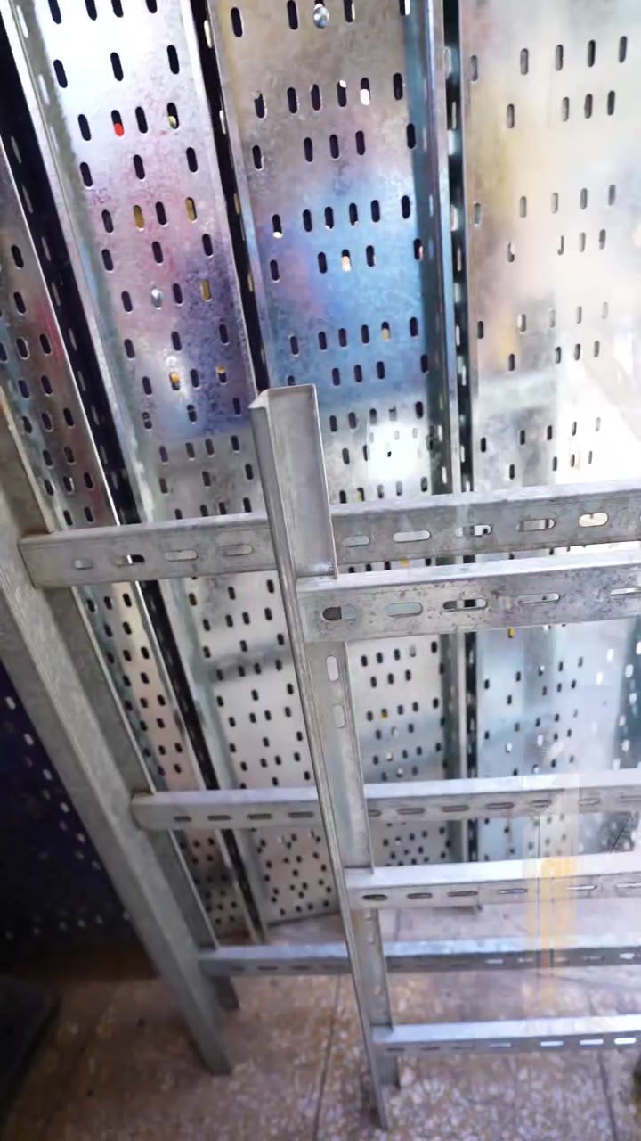 مشروعك بالملايين… لا تخليه يعتمد على كيبل تري ضعيف! ⚡

الكيبل تري هو الأساس بتنظيم وحماية الكيبلات بالمشاريع الكهربائية، ولهذا الجودة مو خيار.

بـ شركة ليث السوداني كنا من أوائل من بدأ بتصنيع الكيبل تري محلياً بجودة عالية تضاهي المستورد، وبتصنيع دقيق من الحديد المغلون حتى يتحمل ظروف العمل بالعراق ويمنح مشروعك:

✅ ثبات وقوة أعلى
✅ عمر استخدام أطول
✅ تركيب سهل وبدون مشاكل
✅ تجهيز لجميع محافظات العراق

خبرتنا وصلت لتجهيز المولات، المستشفيات، المدارس، المصانع ومختلف المشاريع الكبيرة والصغيرة.

📍 بغداد – الشورجة – عكد النصارى
📞 ***********
📞 ***********
