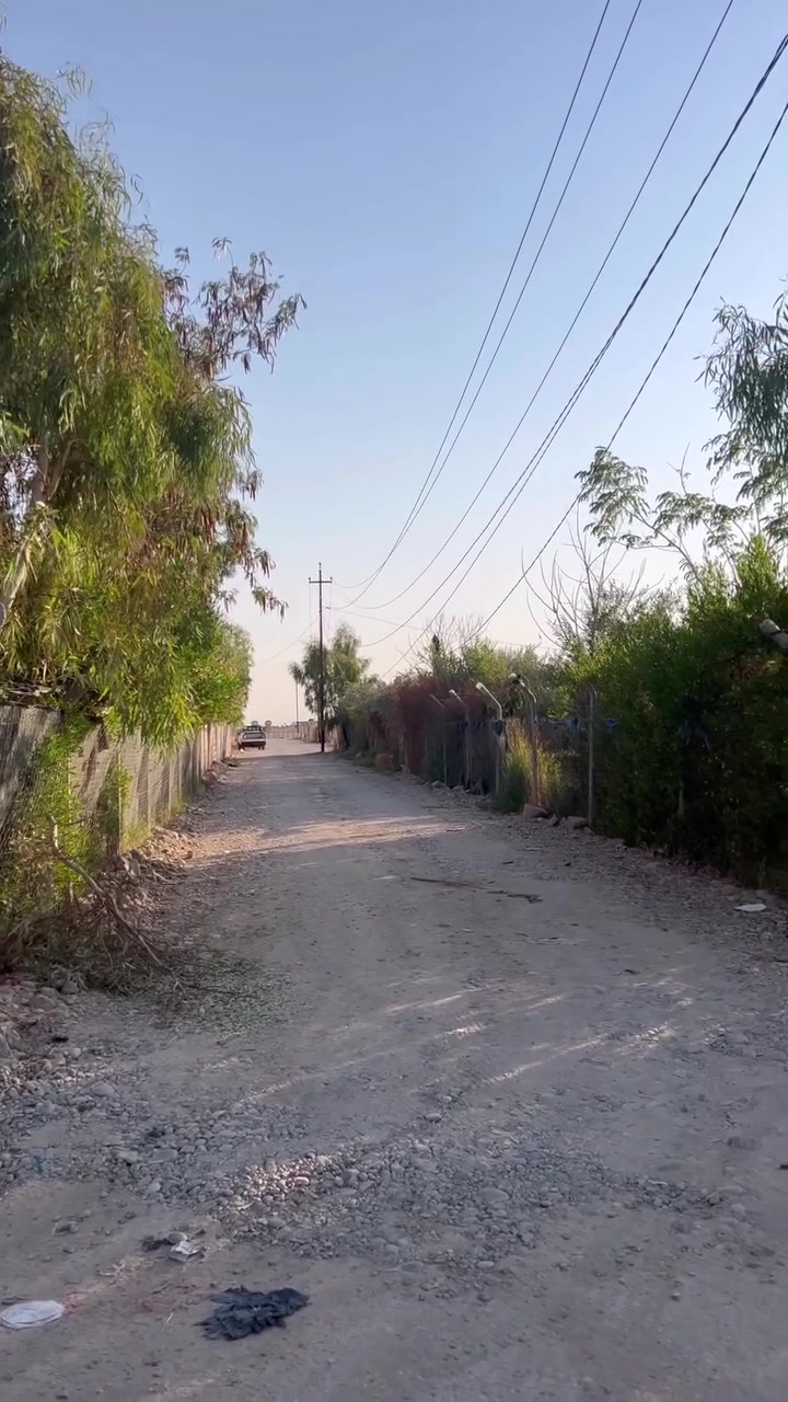 سلام عليكم للبيع قطعه 600 متر واجهة 12.5 نزال 48 قطعه مسيج يتوفر كهرباء حي بدر شارع مزارع للتواصل والاستفسار  ***********
