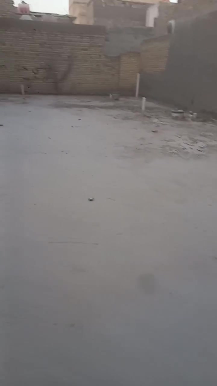 السلام عليكم ورحمة الله وبركاته 
رفت مساحه ٢٠٠متر 
تريد نص.ابيع.تريد.كامله.
سعر ال١٠٠..٤٣قفل
كامله٩٠بيهه.مجال.
للإستفسار ***********
منطقة الظباط 2.بدايه.المدخل

