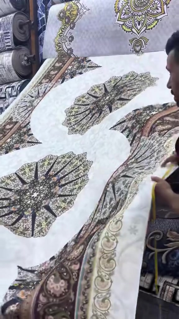 سجادة • للبيع • بدون تفاصيل