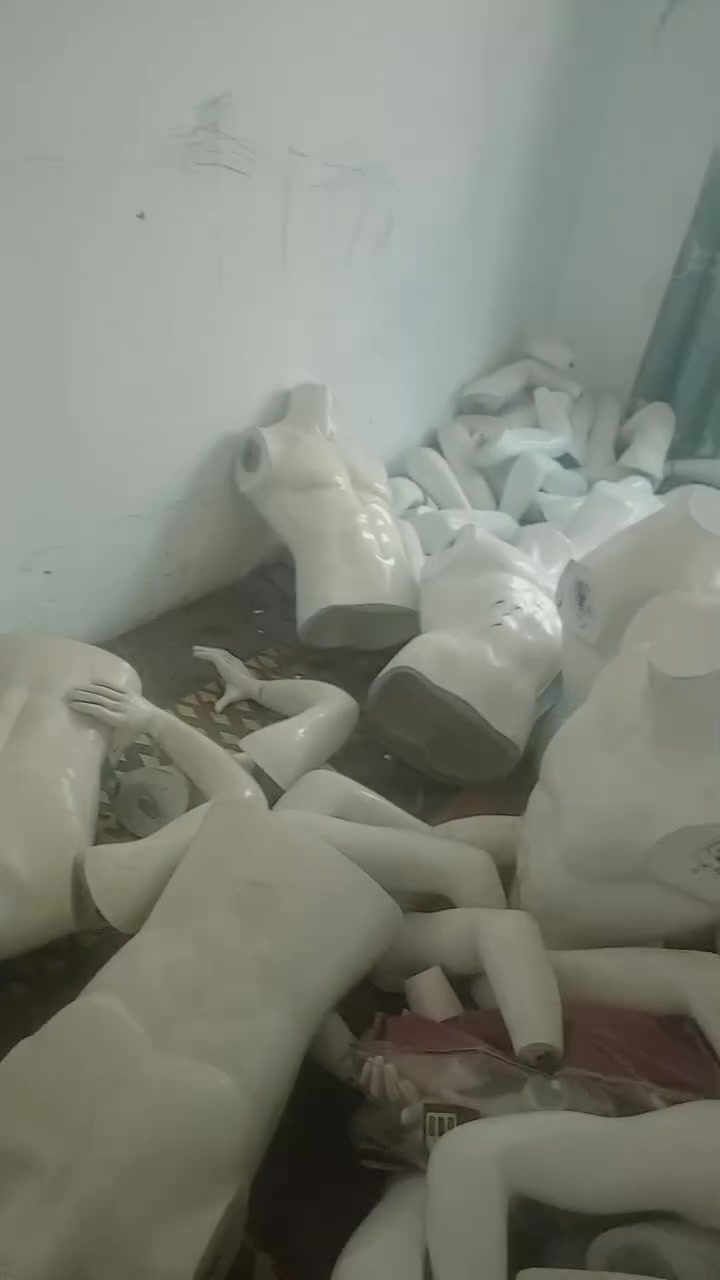 حبايب السلام عليكم ذني العابات مال ملابس البيع بالاتصال ***********
