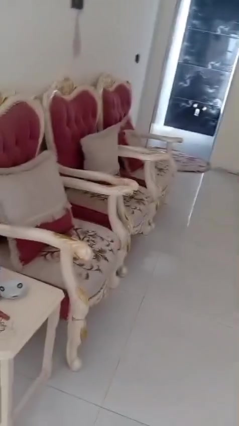 تخم ملكي مستعمل قليل اخو الجديد و سعره مناسب للاستفسار اتصل ***********
