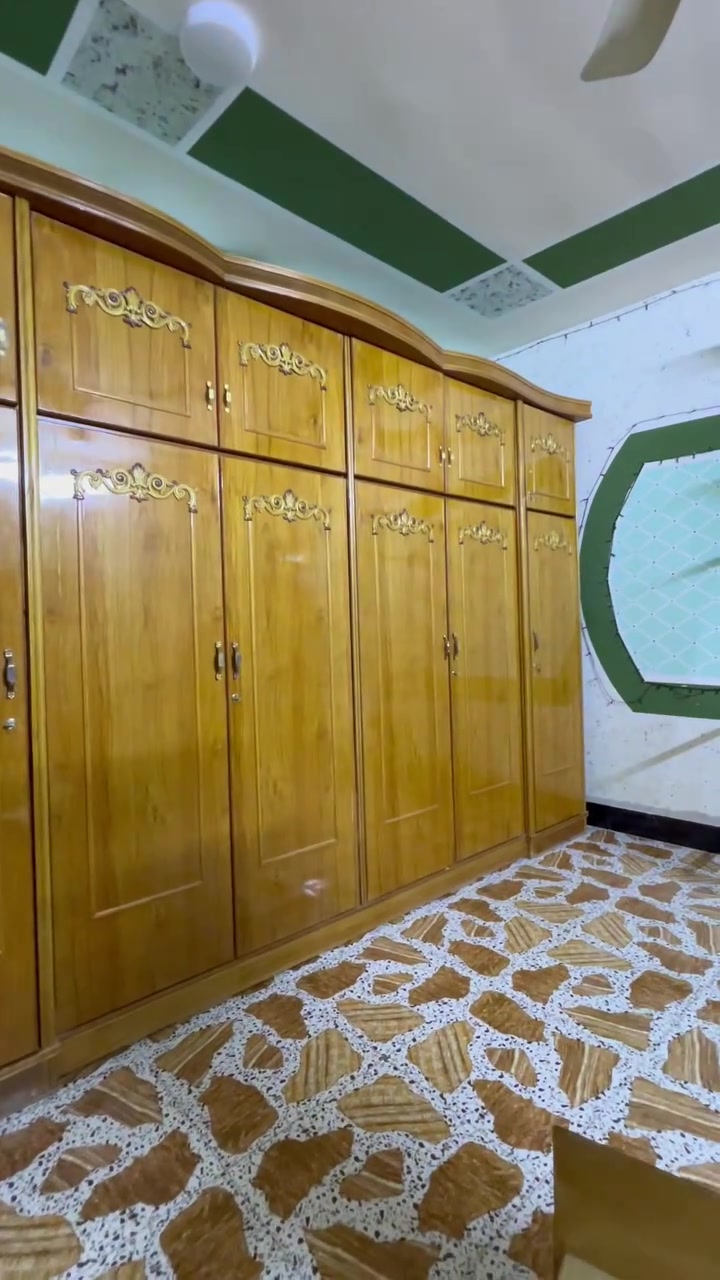 كنتور سته ابواب طابقين استخدام شي قليل السعر 475 وبي مجال العنوان فلوجة سكنية قرب جامع المحجه البيضاء للاستفسار على الرقم ***********
