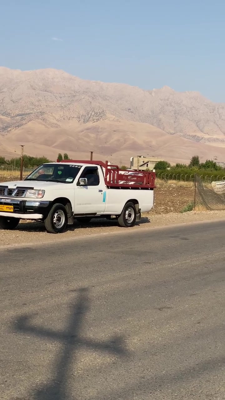 نیسان ٢٠٠٣ زێت
بۆفڕۆشتن بێسەرەتایە مزایدە بوە باری لێ بار نەکراوە لای خۆم نەبێت ٤٥٠هەزار ڕۆشتوە لۆک لۆکە بێشو دوای تازە داکیراوە چەکوشی بێوە نیە بۆ دەعموو لێدراو مەکەرێ بۆیاخی کەمە سەیارەکە بۆنیدی ڕەشە چەمچەکەی ٢کەلای بێدراوە
ناو بۆدی ناو دەری لۆک لۆکە کێرو مەکینەو ئەکسلی لۆۆک لۆۆکە تەبریدەو باوەر نیە رۆنی تازە کۆڕاوە نرخی ٥٤کەڵاو مەجالێکی برایانە لە سەیدسادقم ***********

