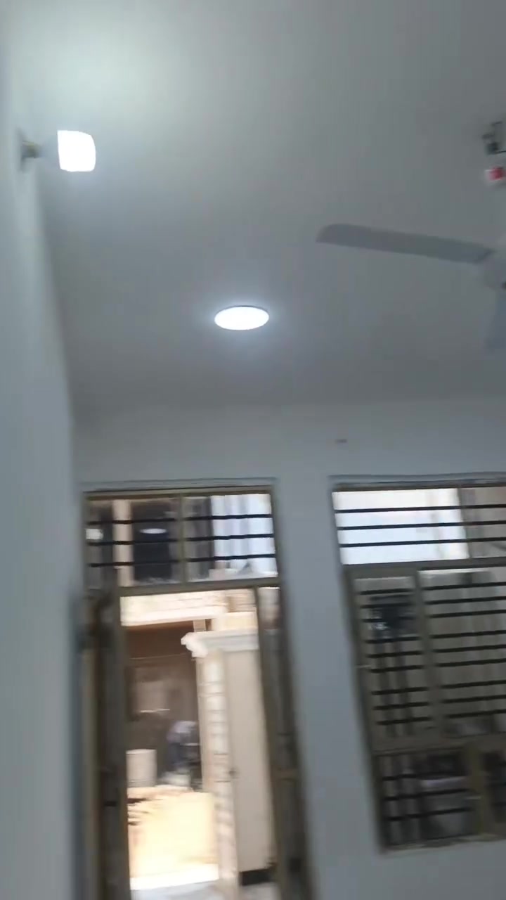 سلام عليكم بيت البيع الموقع دور زراعه ثالثه غرب ثانيه مساحته 100غرفتين سعر 74بي مجال ***********
