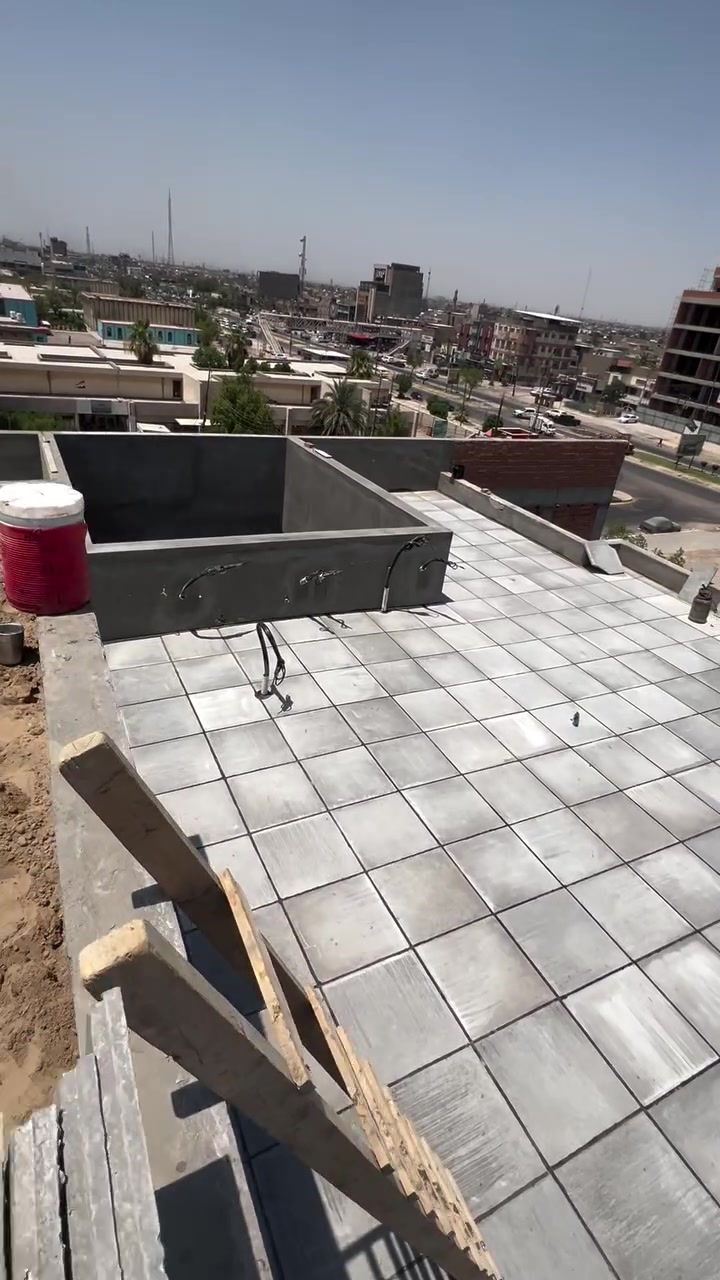 السلام عليكم
عمل كافة الاسطح كرسته وعمل🇮🇶

تحت اشراف هندسي متطور👷‍♂️👷‍♂️

مراحل العمل 

تنضيف السطح 

افلانكوت زفت

لايلون زاعي

فلين او فوم حسب 

زميج و اشتايكر من معملنه

خبن داير و مد وكوي الماستك

***********

نص مكتوب في الصور:
- تنفيذ كافة السطوح الاشتايكر تحت اشراف . هندسي. ***********