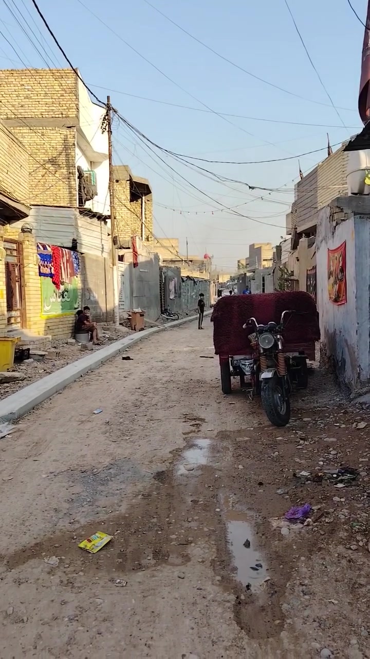سلام عليكم بييت للبيع شارع الوسط تيل 8  ع صفحة الوسط  مساحه 100 بناء جديد فقط عكاده كامل  سطح شتايكر ارتفاع سكف 3 ونص كامل خدمات مي مجار كهرباء وتبلط هذا السبوع تبليط سعر 38 وبي مجال قليل الاتصال ***********
