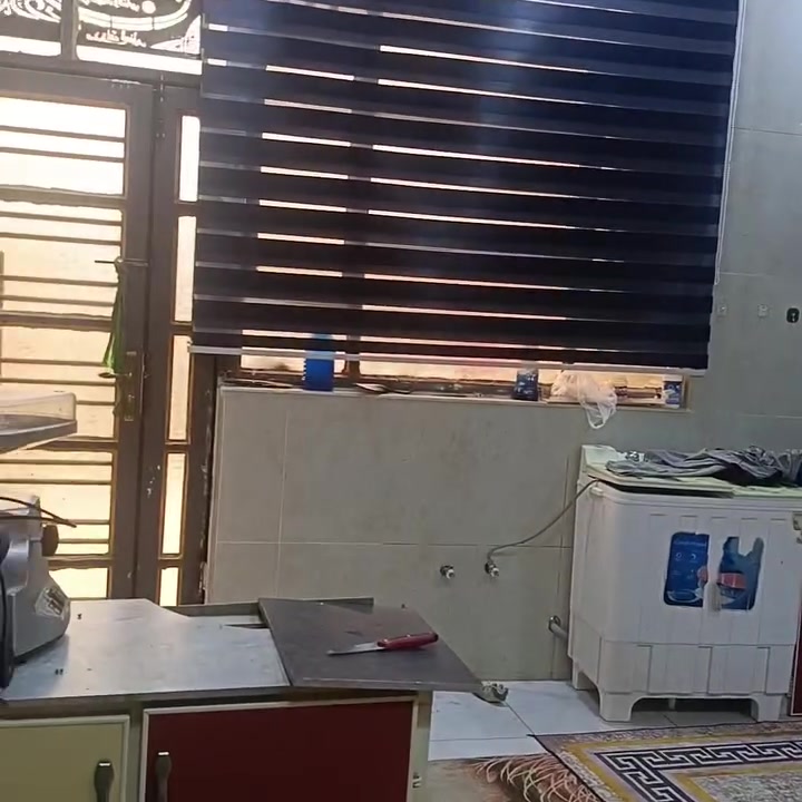 سلام عليكم بيت للايجار مساحة البيت 200م بي جميع الخدمات موجودة بي والعنوان ب العكر يم عميد موسي وره محطة قطار سعر الايجار 350والاتصال على الرقم ***********
