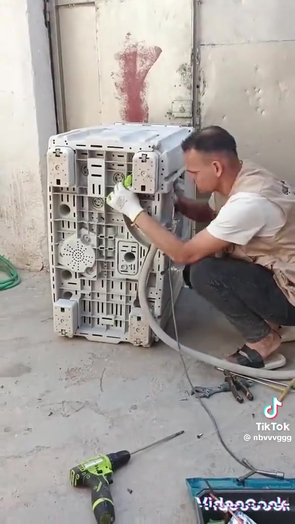 تصليح جميع انواع الغسالات بانسب الاسعار التصليح موقعي نجيك للبيت بس اتصل وتدلل ***********
