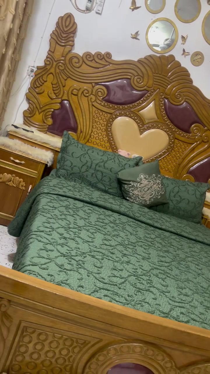 غرفه نوم تسكام عراقي كلش نضيفه وحلوه للاستفسار مراسله وتساب فقط ***********
