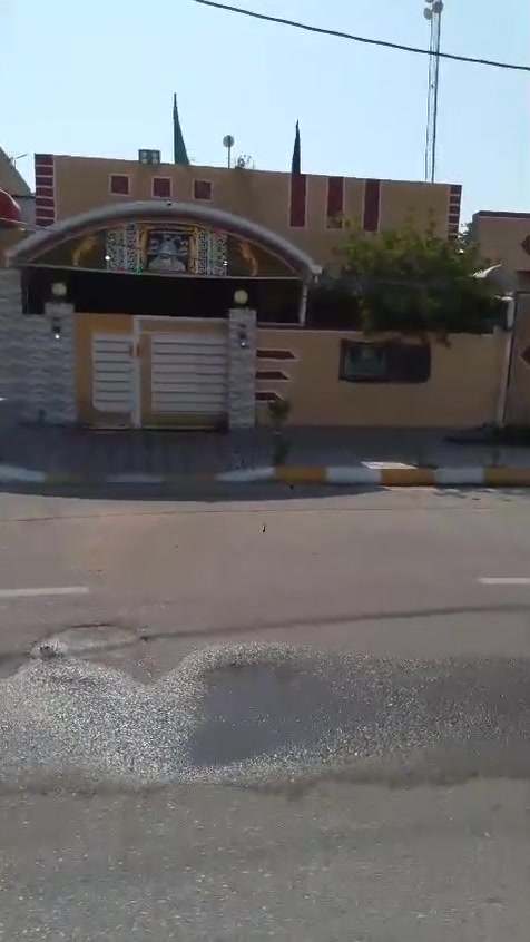 السلام عليكم بيت للبيع طابو صرف لا مطلوب ولا محجوز تحويل مباشر  المساحه ٣٠٠ متر يتكون من ثلاث غرف نوم واستقبال وصاله ٩ متر  ومطبخ ٦متر العنوان حي سعيد خلف المعارض مال السيارات بالخدمي مال الجنابي السعر ٧٥ وبي مجال  للاستفسار اتصل 
***********
***********
